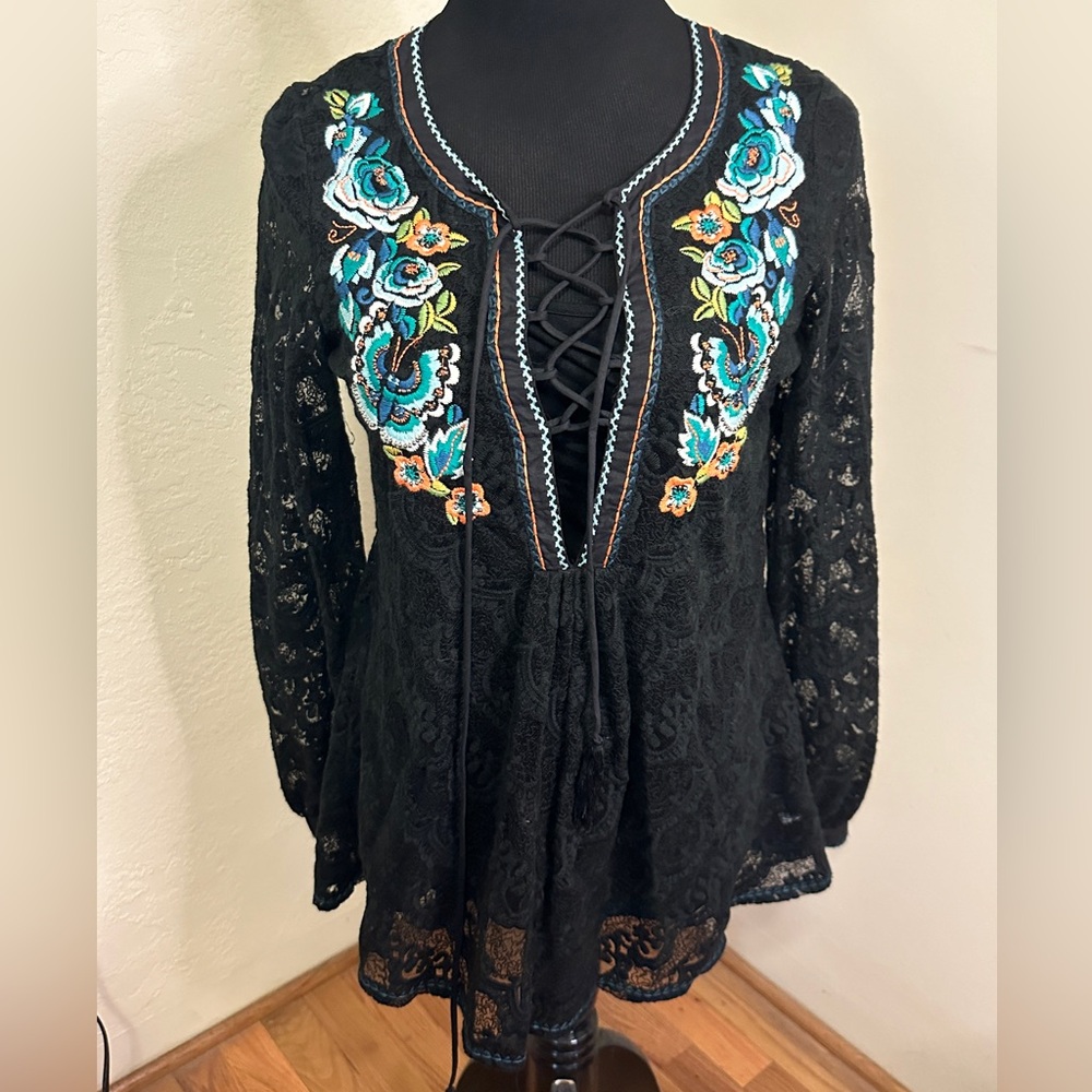 Double D Ranch Embroidered Lace Top Tunic w/ tank underneath, Women’s Size Small